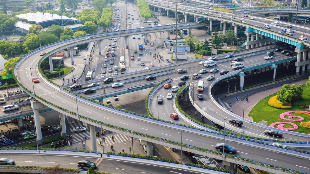 V Číně se propadla dálnice, 36 lidí zemřelo